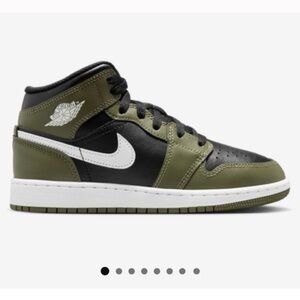 Nike Kids' Dunks Black and Olive Green Sneakers Leather Swoosh 6.5 Youth